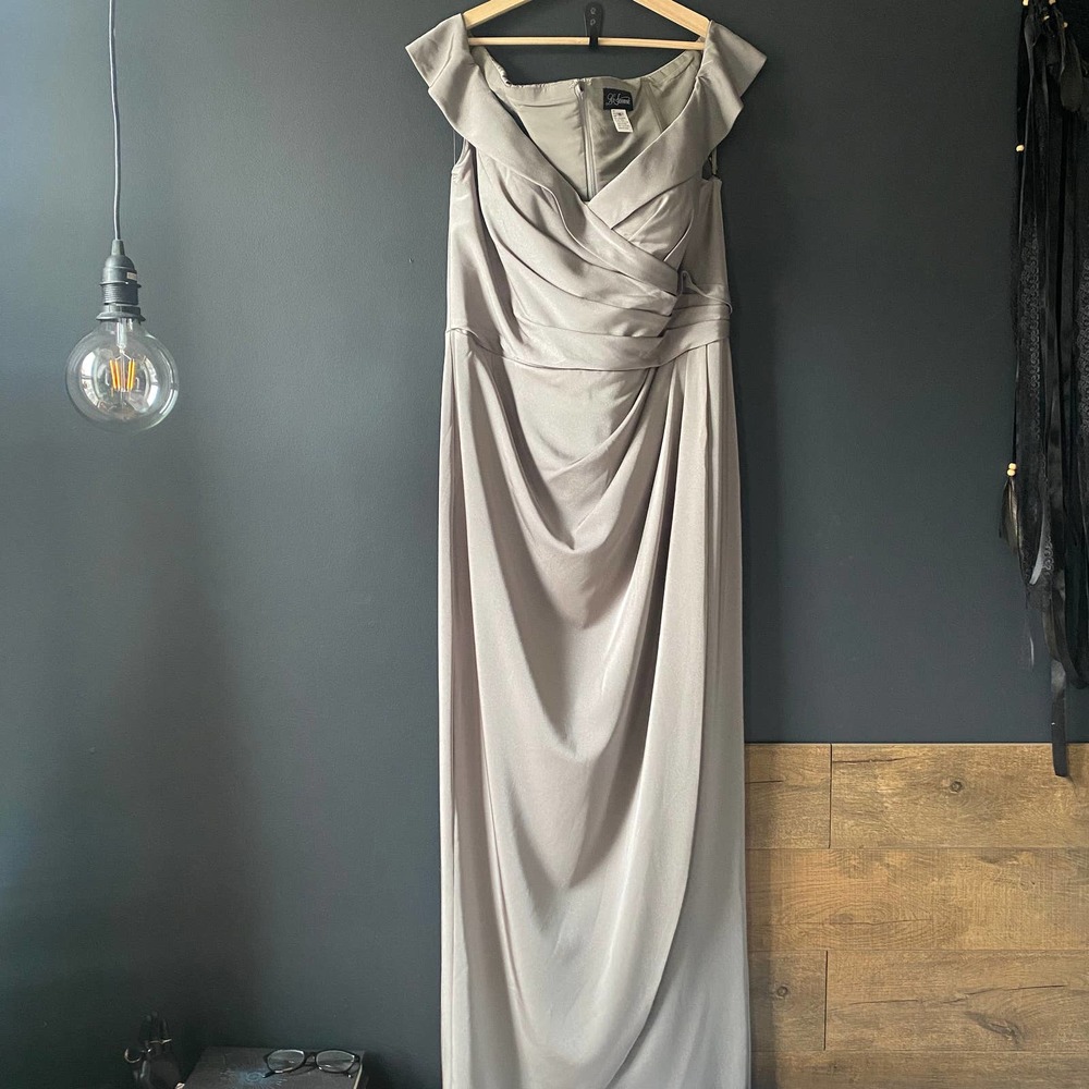La Femme Surplice Off the Shoulder Column Gown NEW Sz 16 - Picture 3 of 15